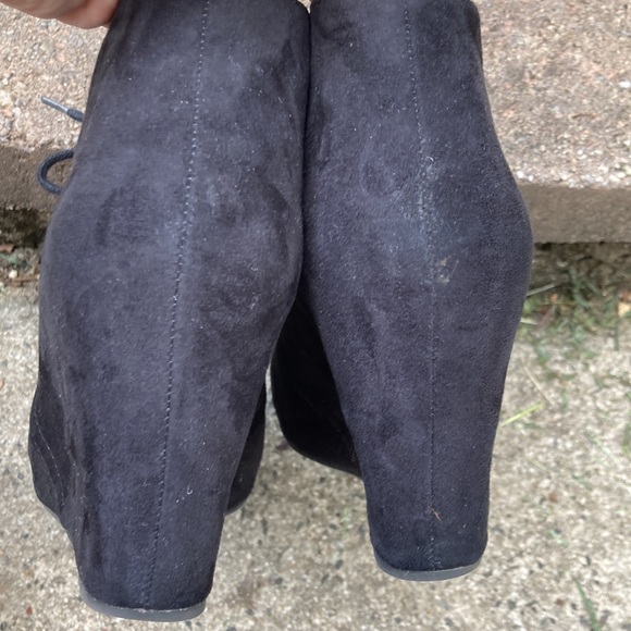 X-APPEAL Black Suede Wedges “Flynn” - Picture 5 of 11